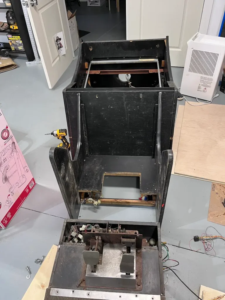Removing the vertical cabinet from the base of a Daytona USA cabinet.