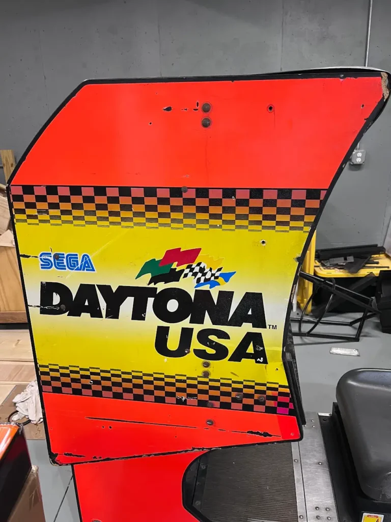 The vertical cabinet of the Daytona USA cabinets can be removed from the base.